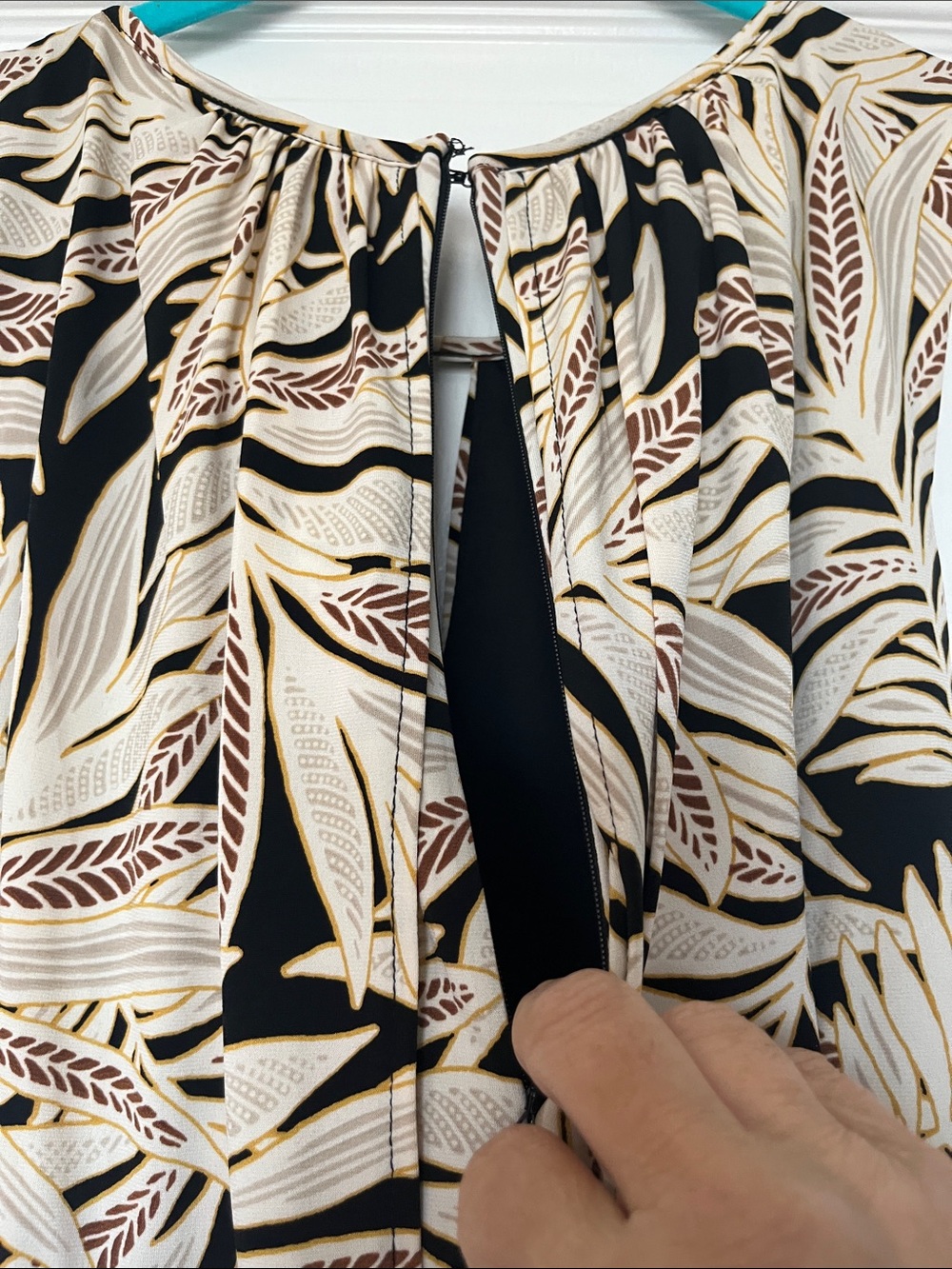 Roz & Ali Black and Cream Leaf-Print Wide-Leg Jumpsuit - NWOT - Picture 9 of 13